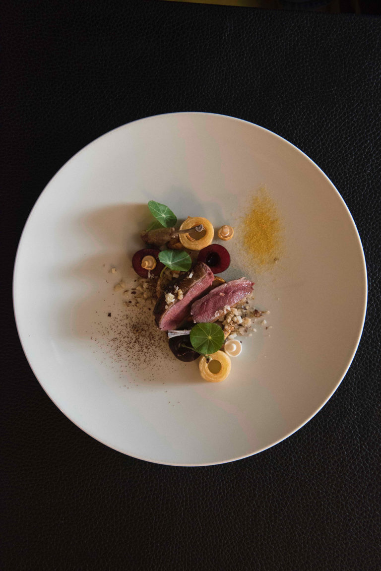 Restaurant Belgique Ph Fauchet Plat Pigeonneau Cerise